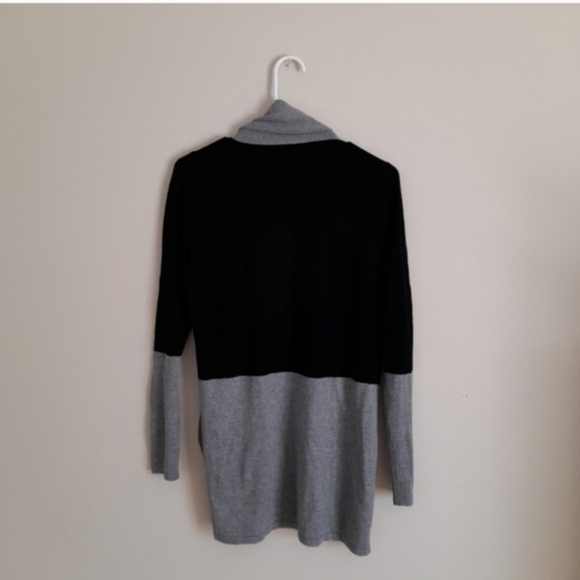 Cyrus Black and Gray Women's Cardigan - Picture 2 of 4